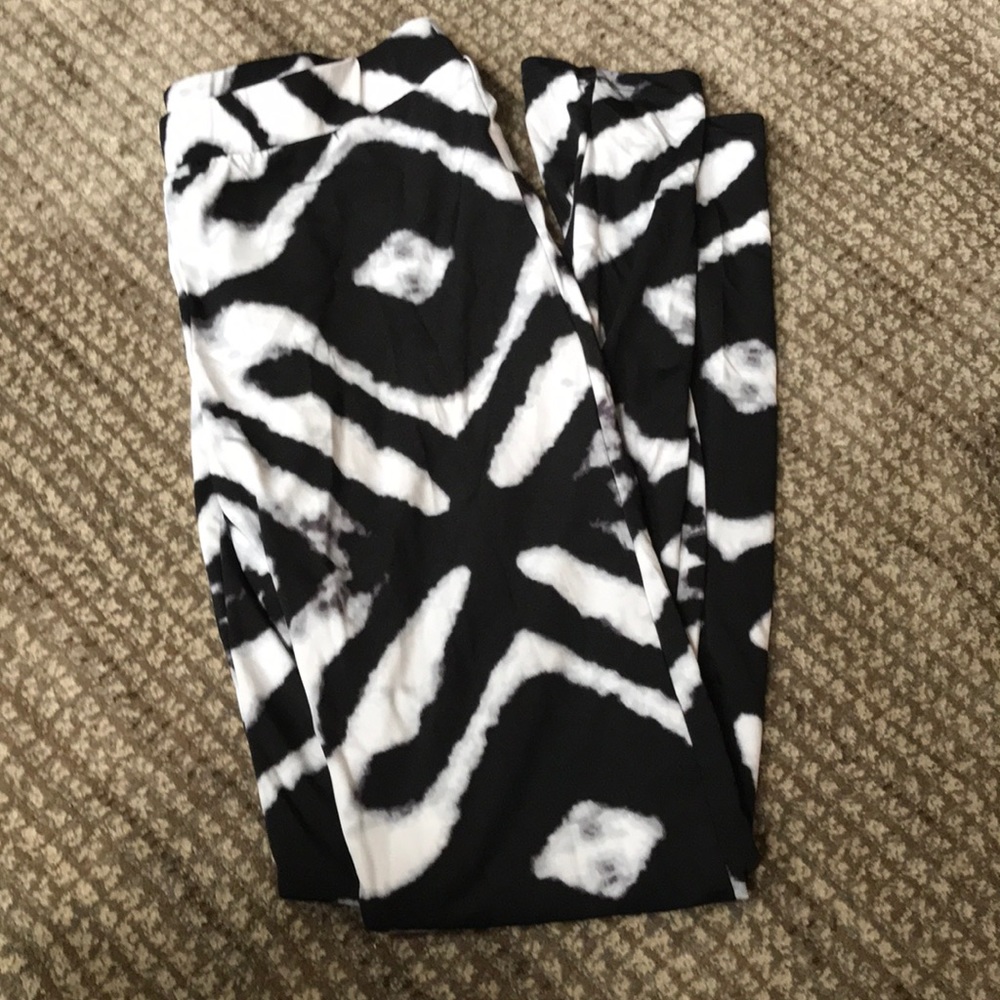 2b Bebe printed leggings